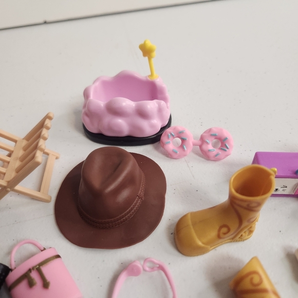 Barbie Doll Modern Accessories Clothing Shoes Toys Mini Doll House Lot - Picture 10 of 10